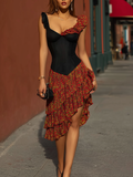 Conjunto de Top Corsé Negro y Falda Roja Floral con Volantes
